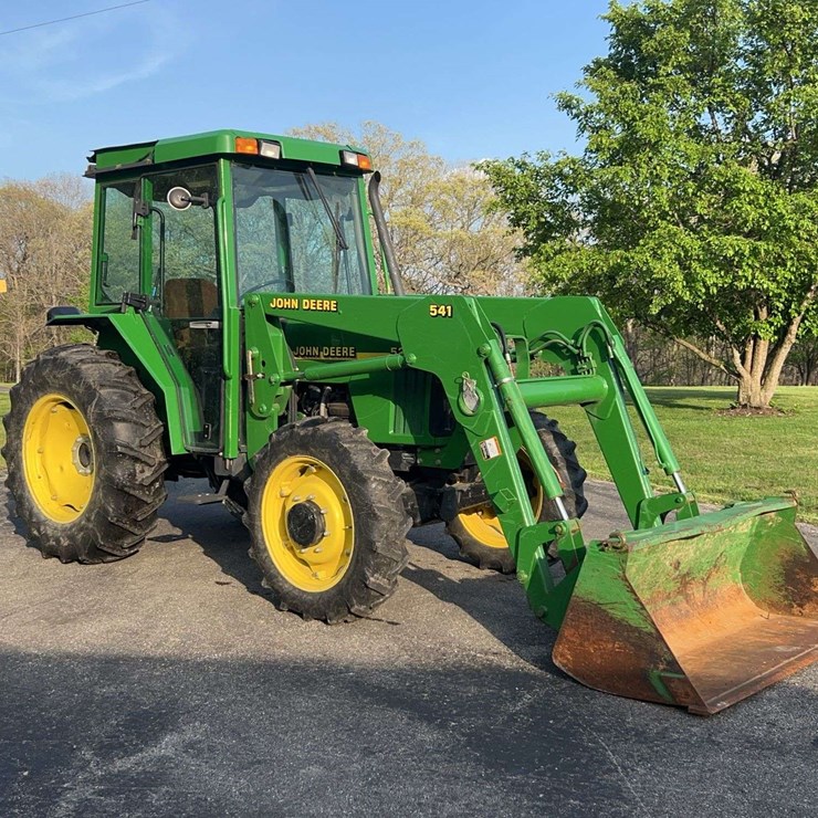 JOHN DEERE 5210