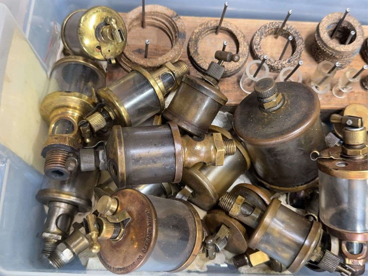 assorted-oiler-and-lubricator-parts-image-2