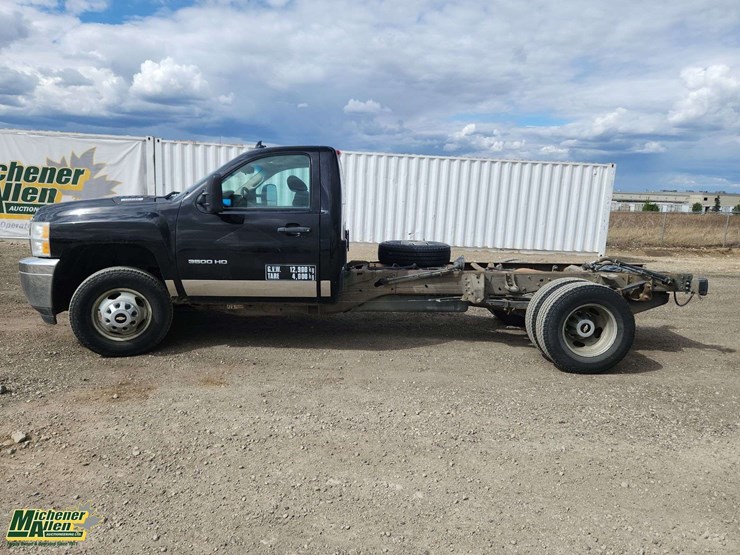 2012-chevrolet-silverado-3500-image-6