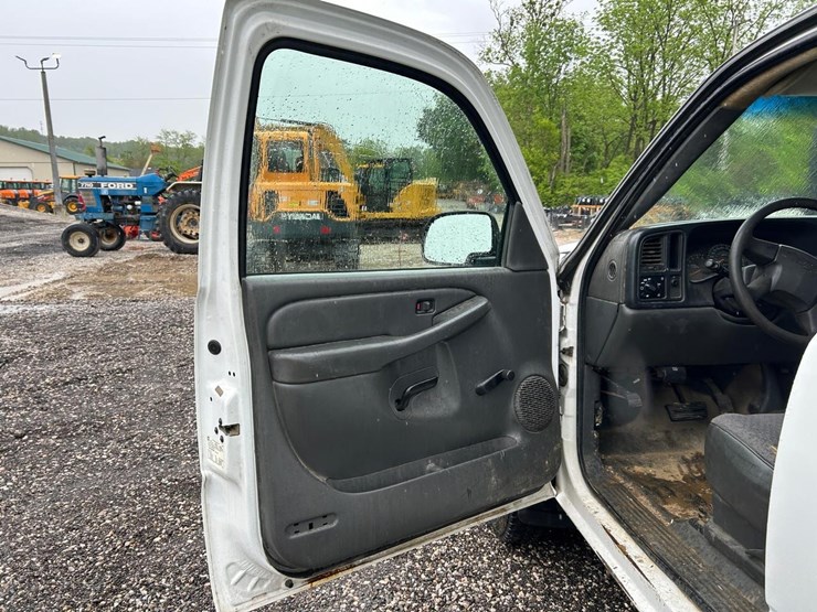 2006-chevrolet-2500-image-18