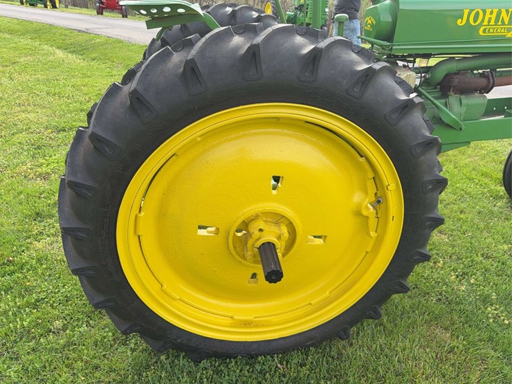 john-deere-b-image-15
