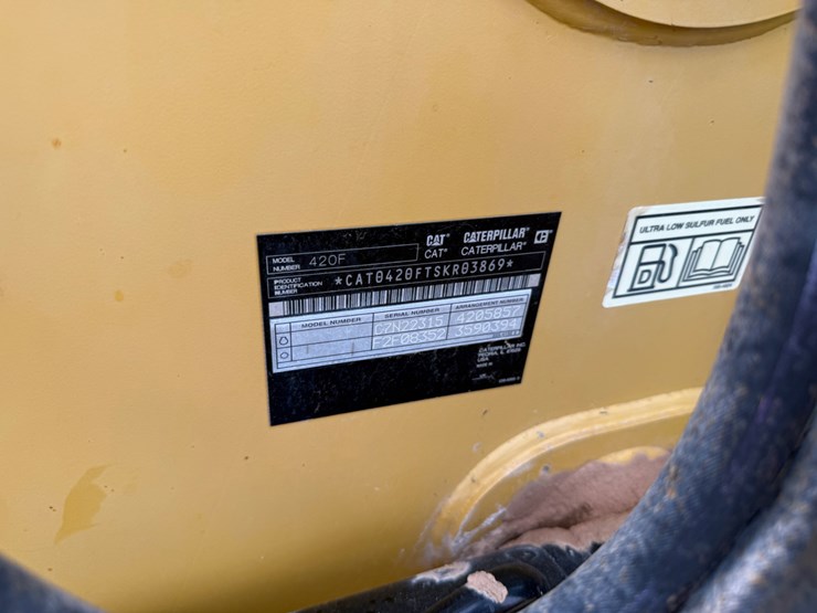 2014-caterpillar-420f-image-10