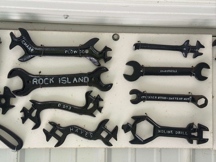 cast-iron-wrenches-assortment-image-3