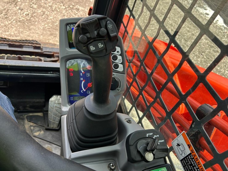 2024-kubota-svl97-2-image-22