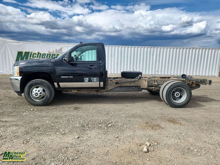 2012-chevrolet-silverado-3500-image-6
