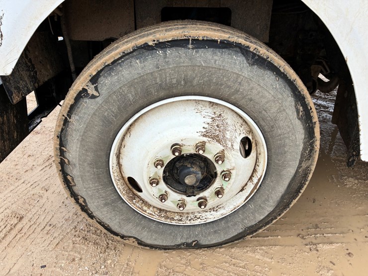 2013-freightliner-coronado-122-sd-image-12