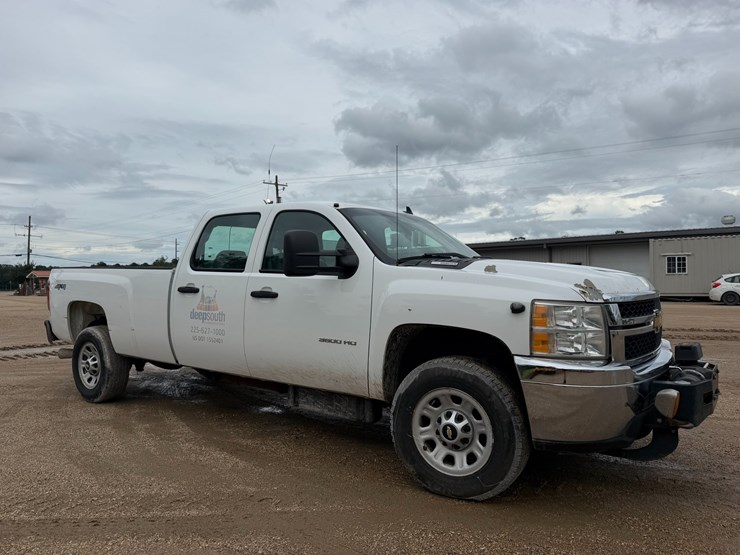 2012-chevrolet-3500-image-2