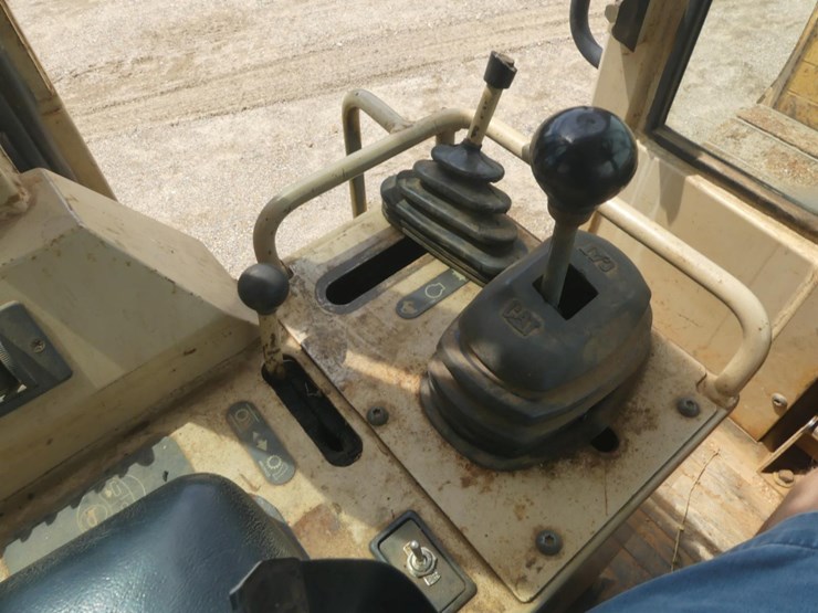 caterpillar-d4c-xl-image-13