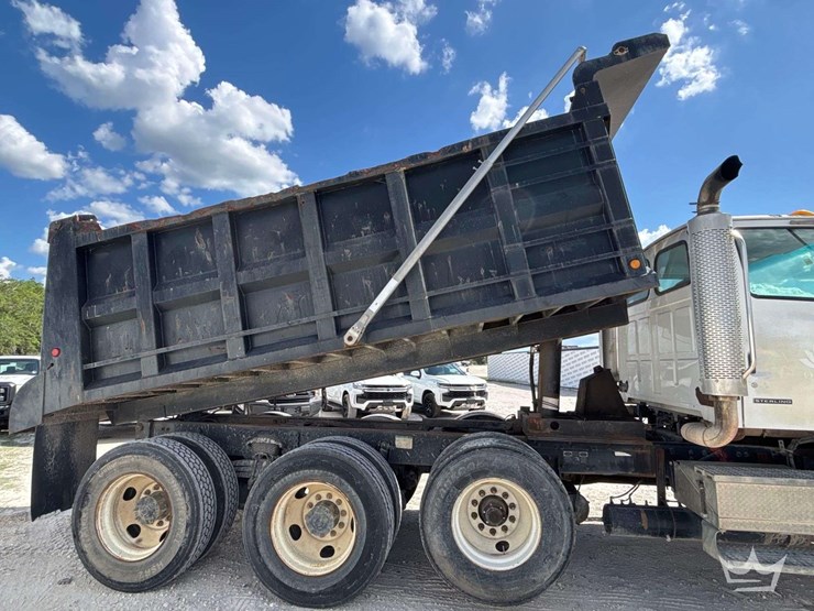 sterling-tri-axle-dump-truck-image-10