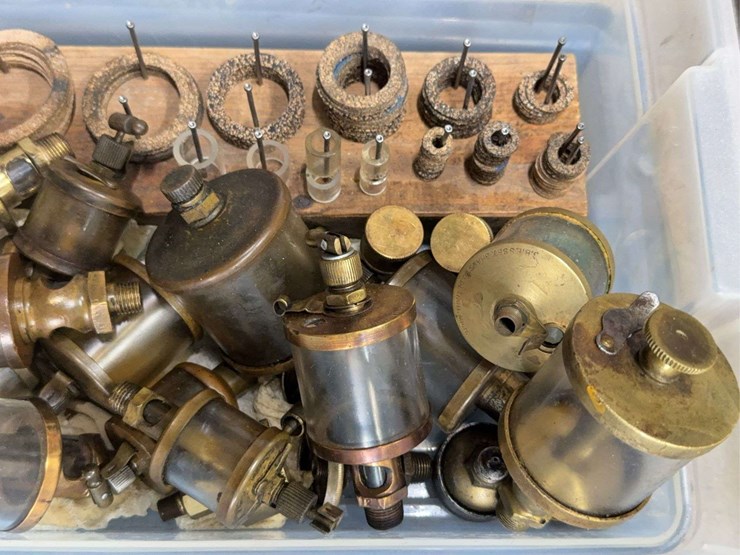 assorted-oiler-and-lubricator-parts-image-3