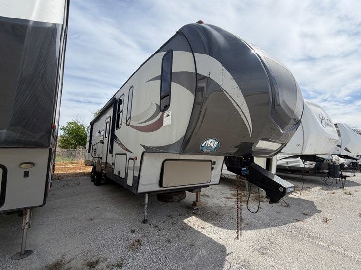 2016-keystone-5th-wheel-image-3