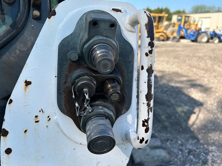 2016-bobcat-t740-image-11