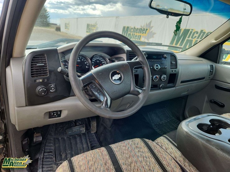2012-chevrolet-silverado-3500-image-16