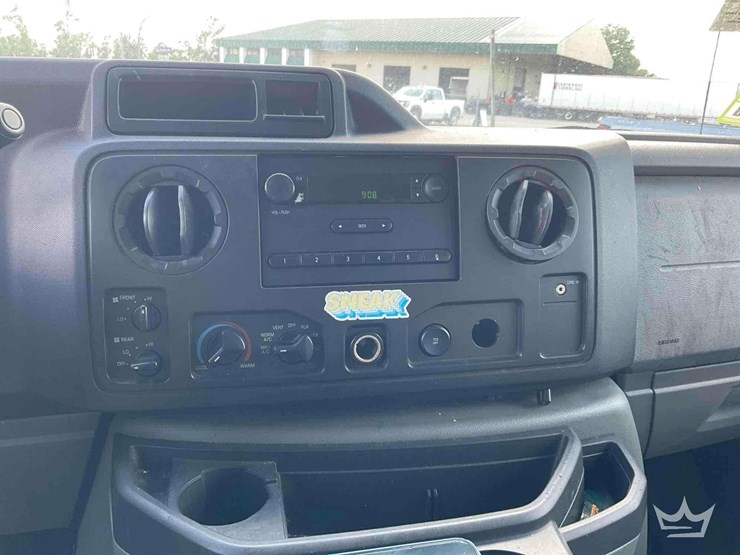 2012-ford-cargo-image-38