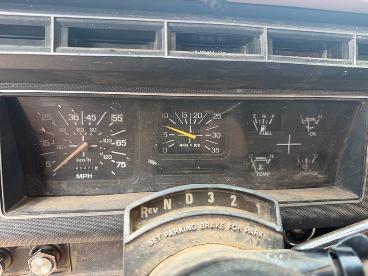 1991-ford-800-image-13
