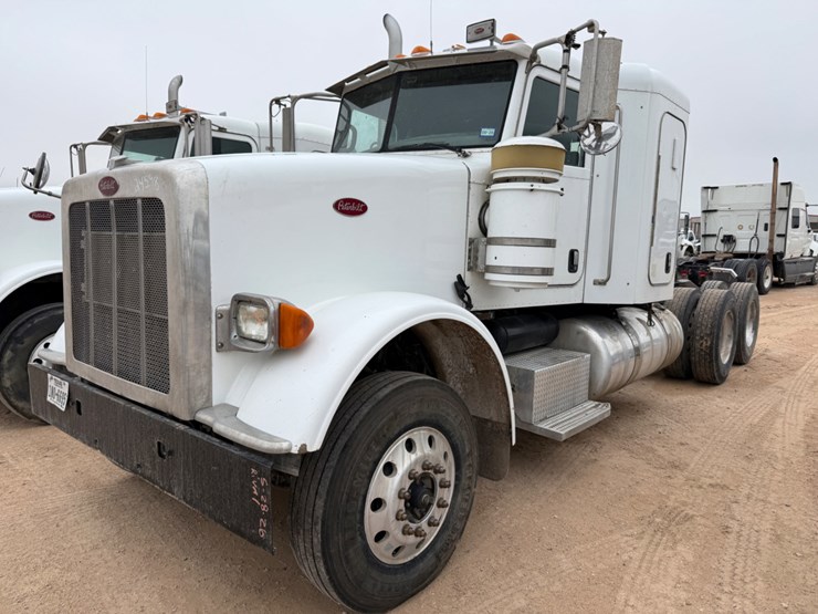 2013-peterbilt-367-image-1