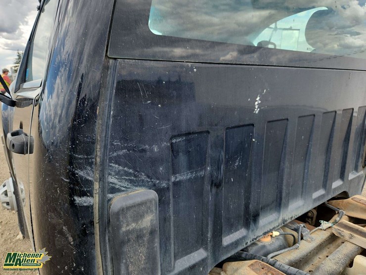 2011-chevrolet-silverado-3500-image-38