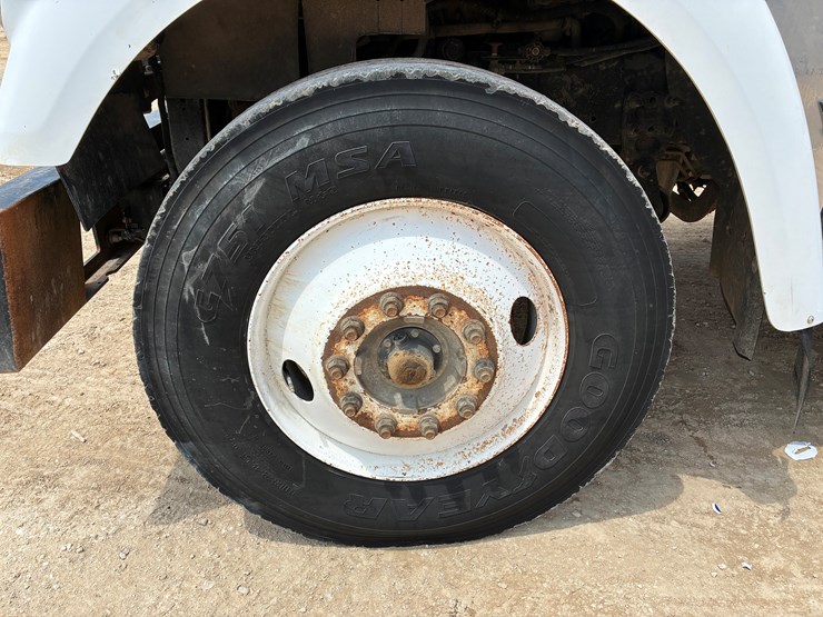 2014-freightliner-coronado-122-sd-image-9