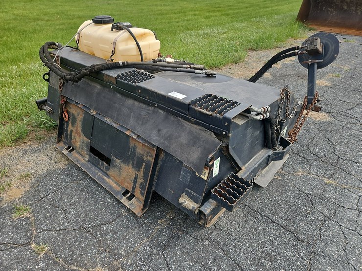 caterpillar-74"-bp18-pickup-sweeper-image-3