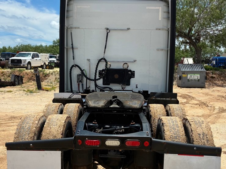 2019-peterbilt-579-image-5