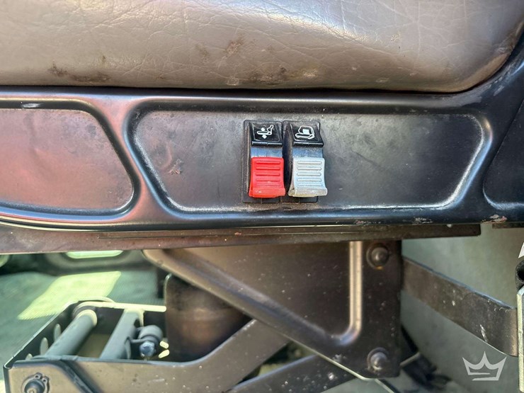 2017-peterbilt-337-image-25