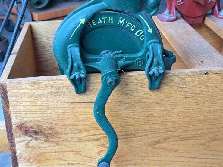 heath-mfg.-co.-'never-fail'-grinder-&-rapid-grist-mill-on-cart-image-11