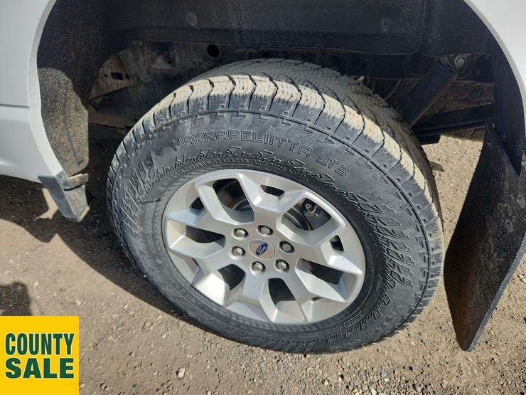 2022-ford-f150-xl-image-32