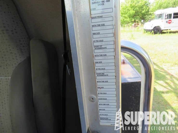 2011-kenworth-t370-image-21