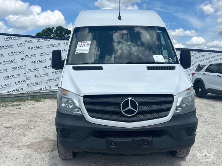 2016-mercedes-benz-sprinter-2500-image-30