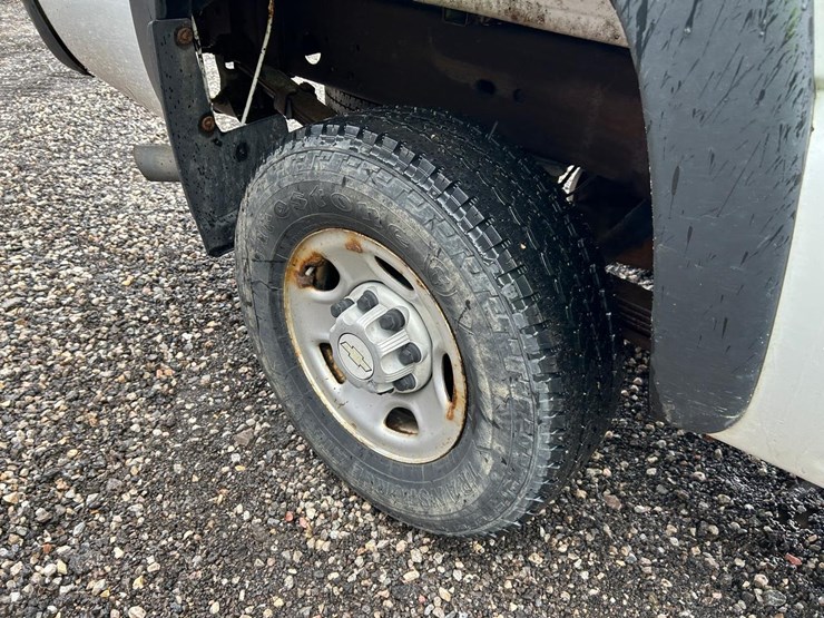 2006-chevrolet-2500-image-15