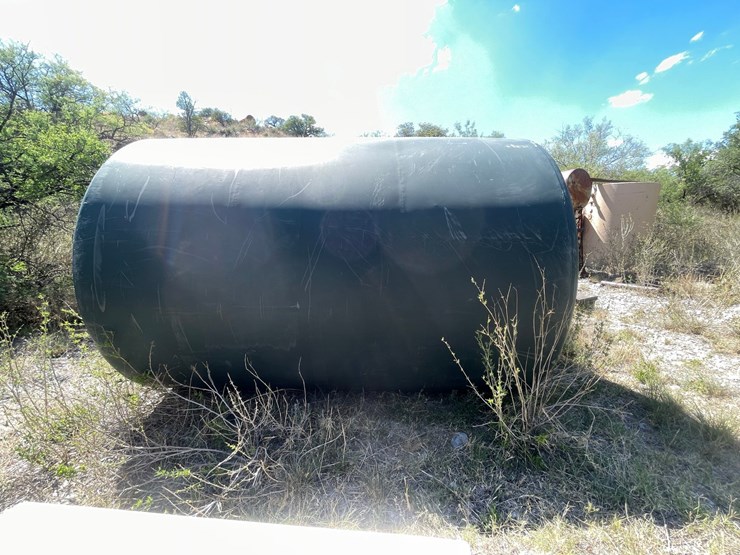 #1059-•-green-poly-5,000-gal-tank-image-2