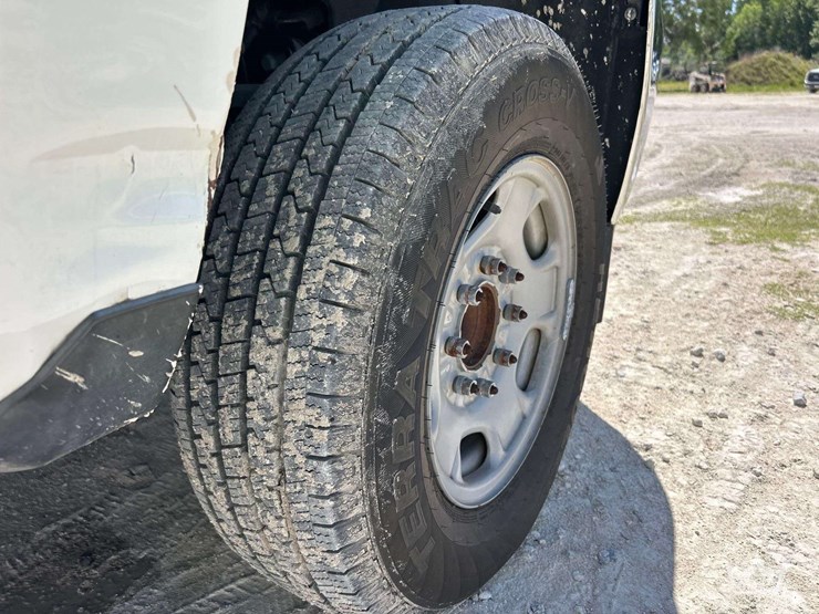 2018-chevrolet-silverado-2500-image-25