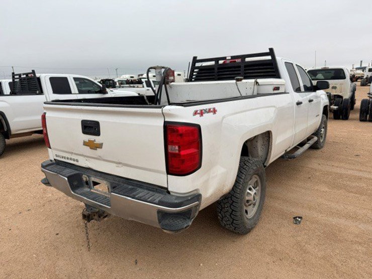 2018-chevrolet-silverado-2500hd-image-4