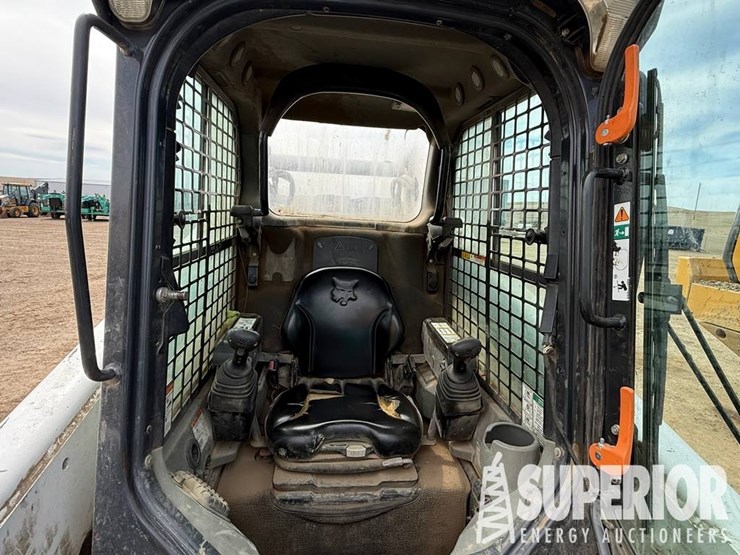 2013-bobcat-t870-image-5