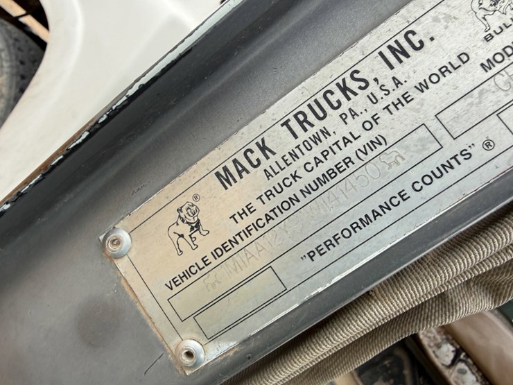 2001-mack-ch613-image-8
