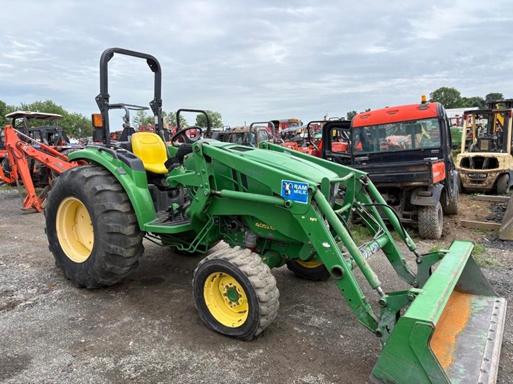 john-deere-4052m-image-8