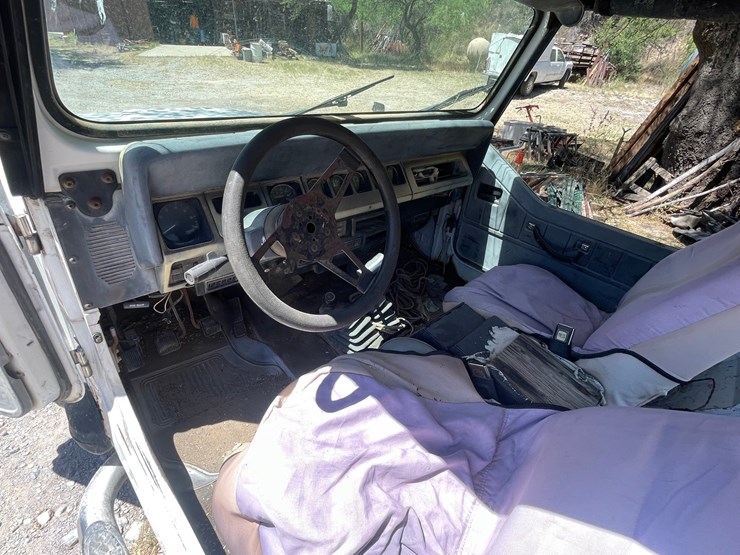 1994-jeep-wrangler-image-14