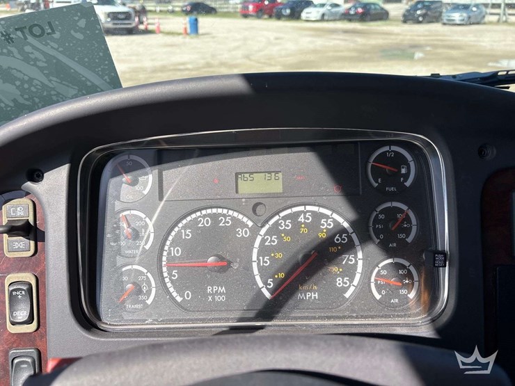 2007-freightliner-m2-106-image-57