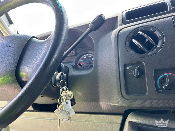 2009-ford-cargo-image-16