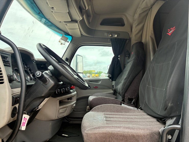 2019-peterbilt-579-image-7