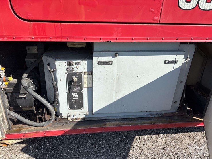 2007-freightliner-m2-106-image-16