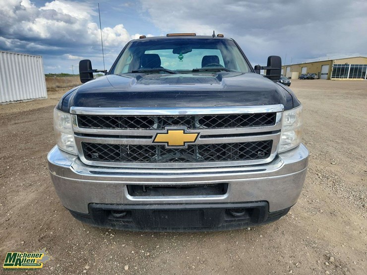 2012-chevrolet-silverado-3500-image-10