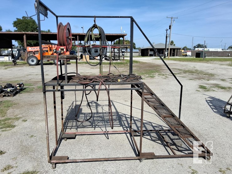 metal-landing-w/steps-image-1