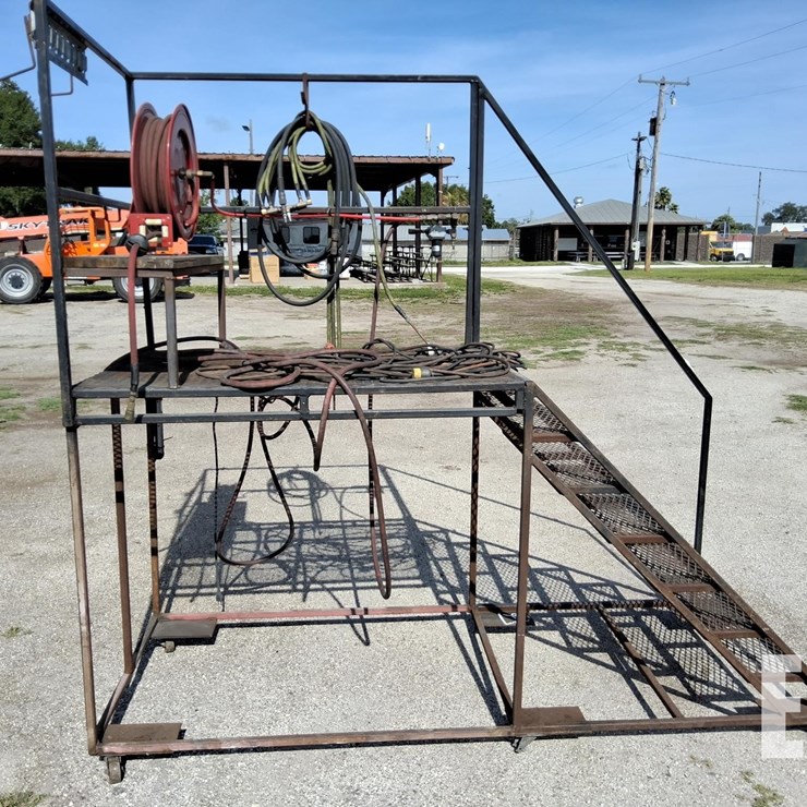 METAL LANDING W/STEPS