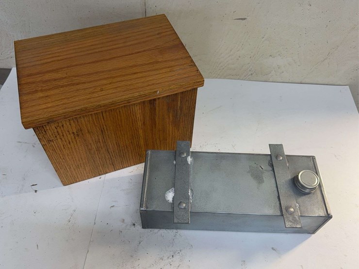 wooden-box-with-lid-and-metal-tank-image-2
