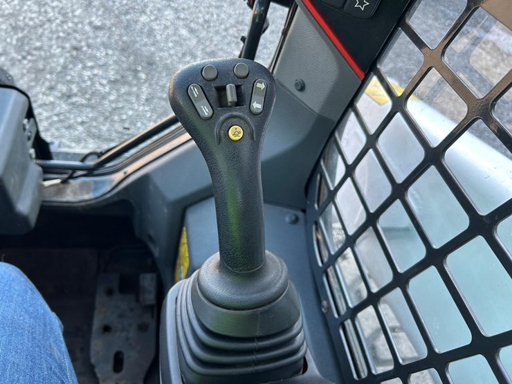 2020-bobcat-s76-image-18