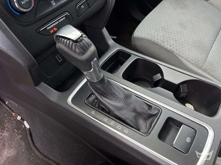 2017-ford-escape-image-19