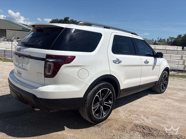 2014-ford-explorer-image-4