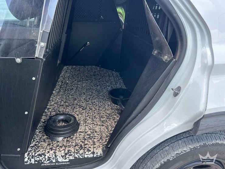2020-ford-explorer-image-17
