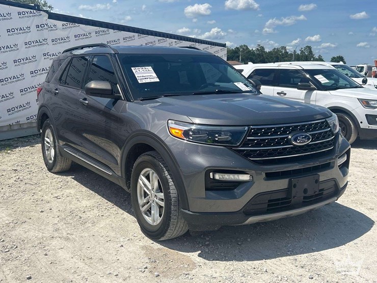 2023-ford-explorer-image-2